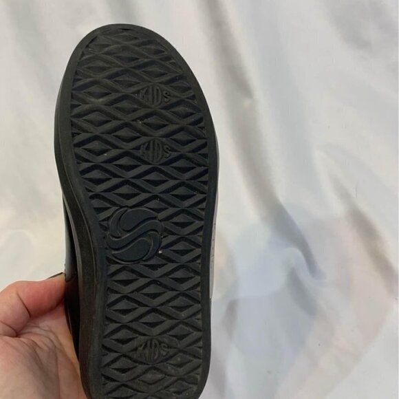 KIDS leather fashion sneakers. Size 13. Excellent condition. No tie. Black. - Picture 7 of 8